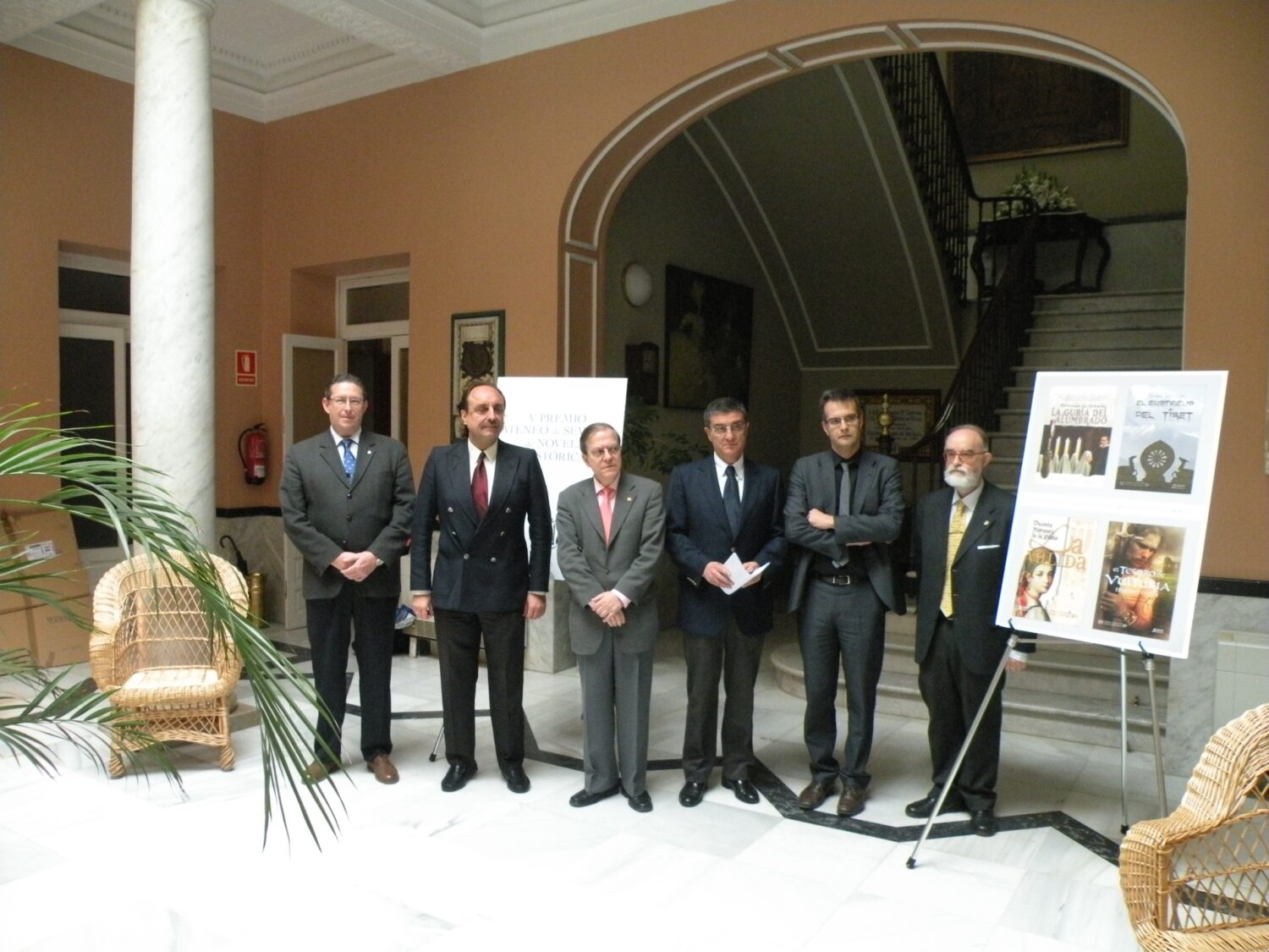 De izquierda a derecha, Miguel Cruz Giráldez, Antonio F. Bellido Navarro, Alberto Máximo Pérez Calero, Francisco Prior Balibrea, Miguel Ángel Matellanes y José Domínguez León. Fotografía cedida por Arte Sacro
