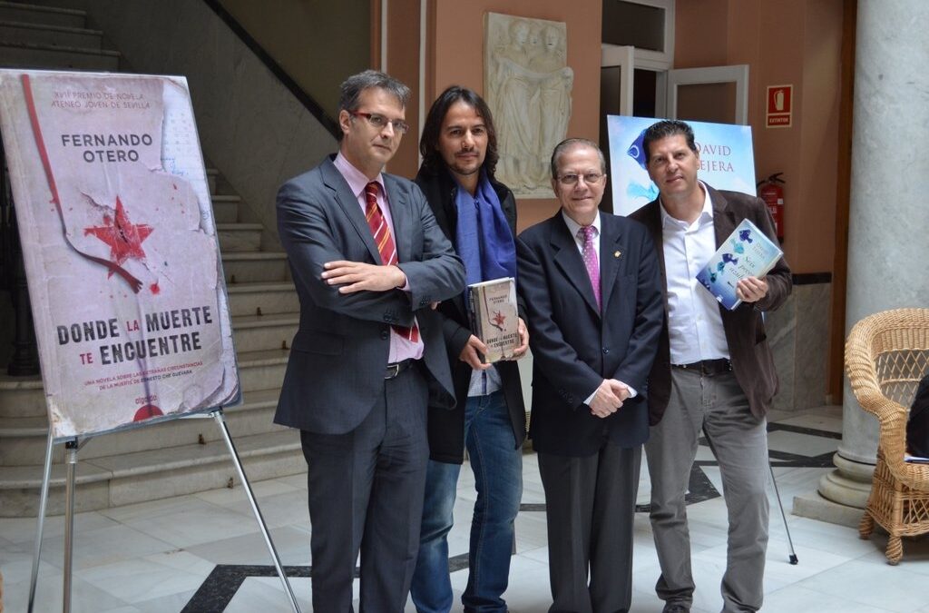 David Tejera y Fernando Otero reciben sus premios Ateneo por las novelas «Seis peces azules» y «Donde la muerte te encuentre»