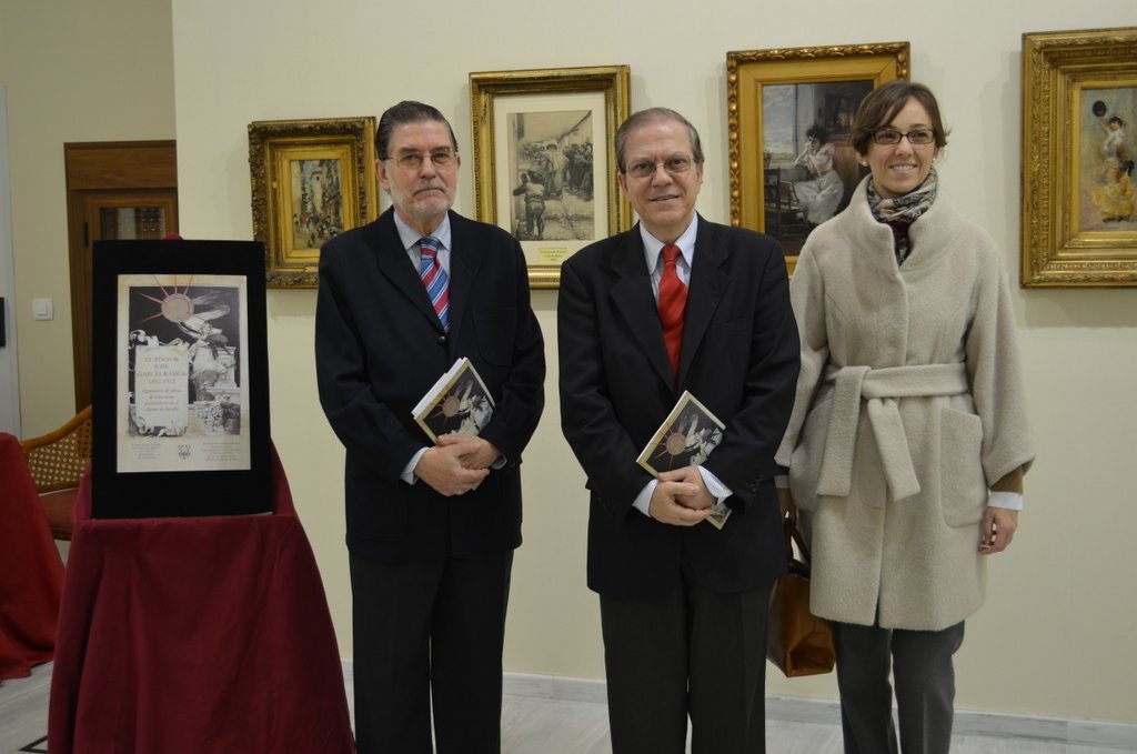 El Catedrático de Historia del Arte de la Universidad de Sevilla y Coordinador General de la exposición, Gerardo Pérez Calero; El Presidente del Ateneo de Sevilla, Alberto Máximo Pérez Calero y la Coordinadora de Gestión y Montaje de la muestra, Guiomar Romero García de Paredes