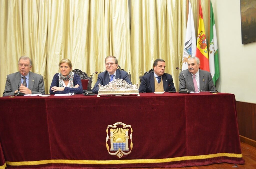 El Consejo y las Hermandades y Cofradías del Martes Santo apadrinan a niños y niñas para su participación en la Cabalgata de Reyes 2013