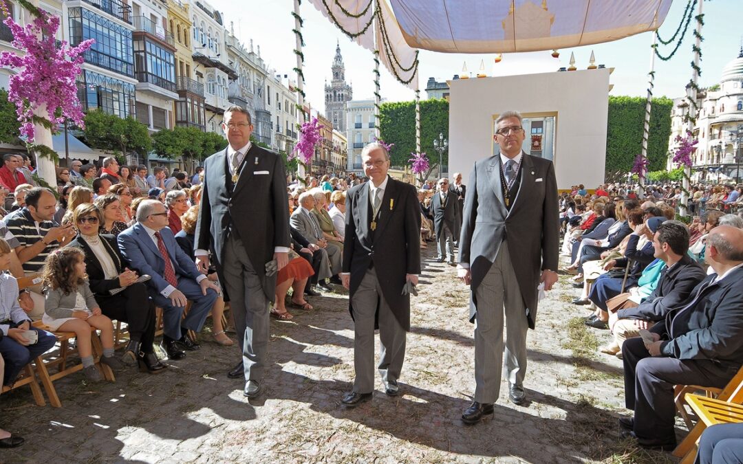 El Presidente del Ateneo y miembros de su Junta Directiva en la representación del Corpus Christi el pasado 30 de mayo