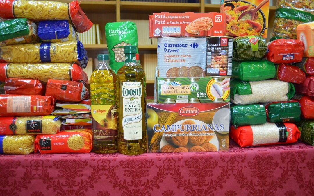 Exitosa campaña solidaria de recogida de alimentos en el Ateneo de Sevilla