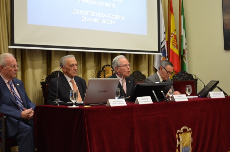 La conferencia científica tuvo lugar en el Salón de Actos del Ateneo