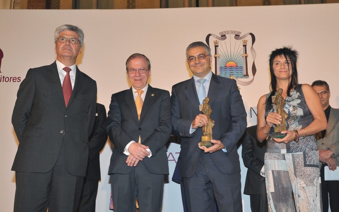 Félix G. Modroño y Mado Martínez, ganadores del XLVI Premio de Novela Ateneo de Sevilla y XIX Premio de Novela Ateneo Joven de Sevilla