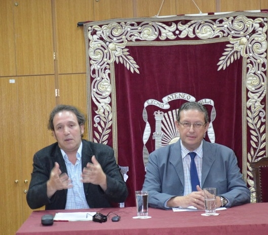 Miguel Cruz Giráldez, Adjunto a la Presidencia del Ateneo, presentó al ponente 