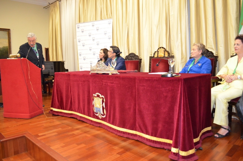 Antonio Bustos Rodríguez durante su disertación