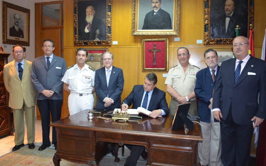 PRESENTADA EN EL EXCMO. ATENEO DE SEVILLA DE LA CHARLA-COLOQUIO CON EL TÍTULO “LAS FUERZAS ARMADAS EN OPERACIONES EN EL EXTERIOR”