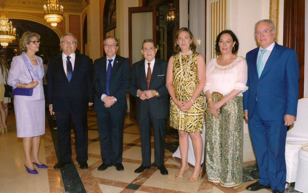 El Presidente del Ateneo, D. Alberto Máximo Pérez Calero, asistió a la celebración ofrecida por D. Mariano Bellver tras haber recibido la Medalla de la Ciudad