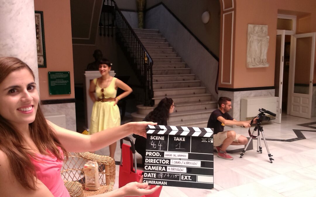 Un equipo de la Facultad de Comunicación de la Universidad de Sevilla graba en el Ateneo varias escenas para un documental sobre Joaquín Hazañas y la Rúa