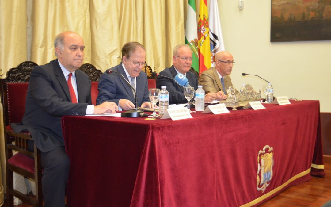 El Director de ABC de Sevilla, D. Álvaro Ybarra, abrió el ciclo sobre Prensa Local en el Ateneo de Sevilla