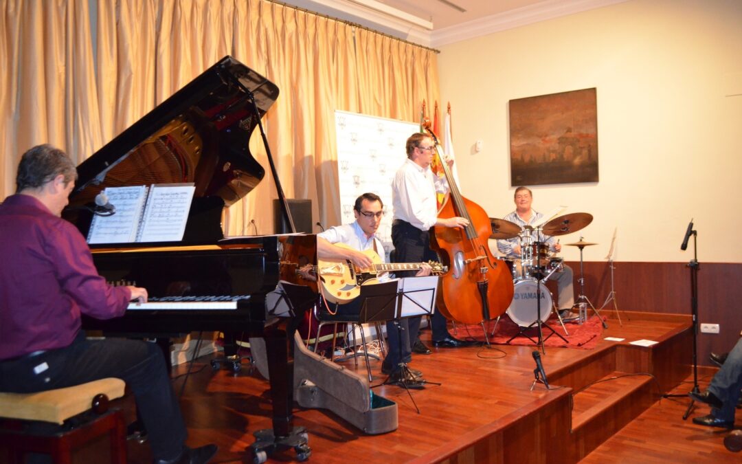 Literatura y Música en el Ateneo. Presentado el libro ‘Fruta Extraña’ con la interpretación musical del grupo Jazz for Fun