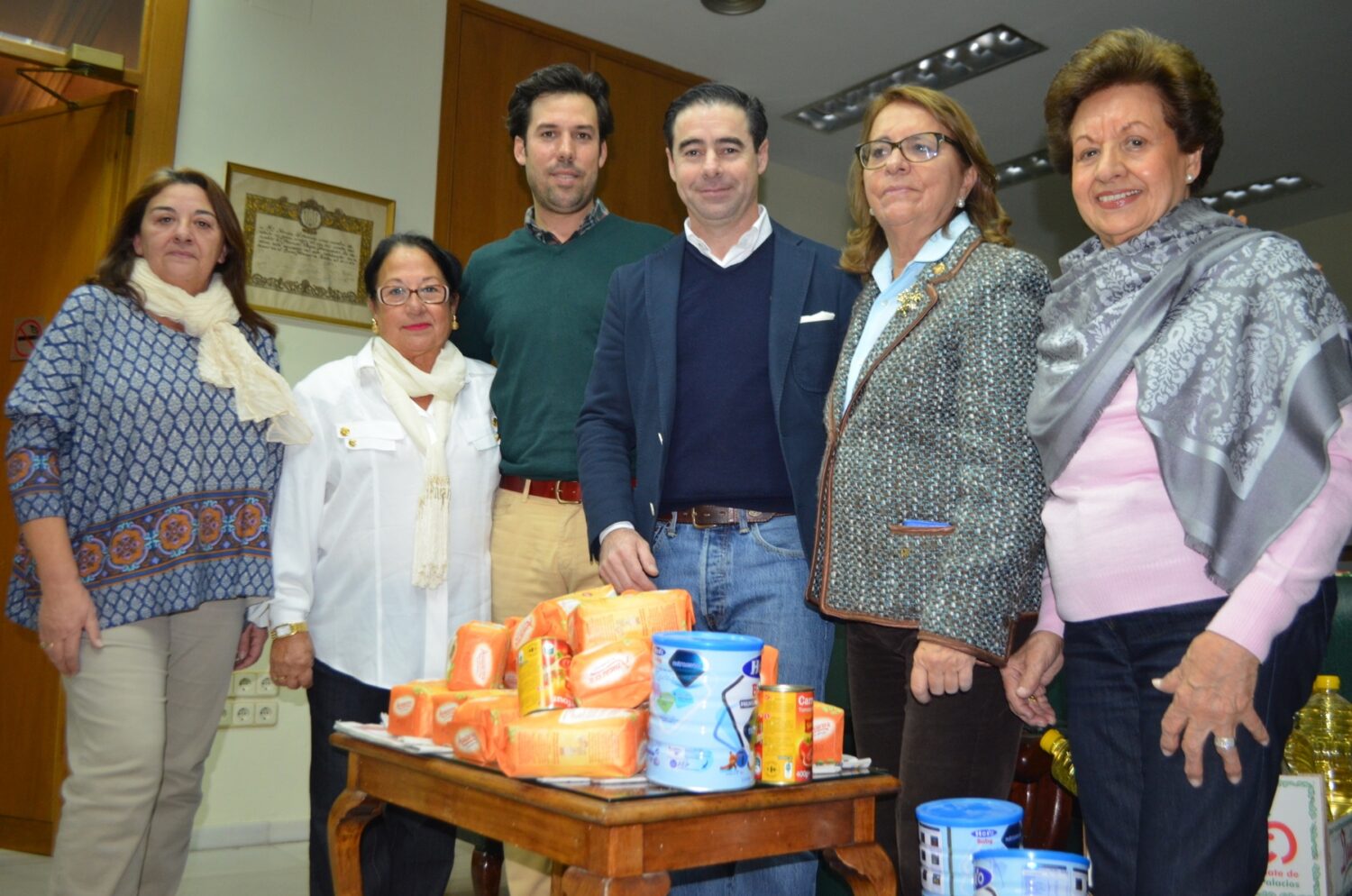 Equipo de Acción Social del Ateneo junto al equipo de la Fundación Doña María