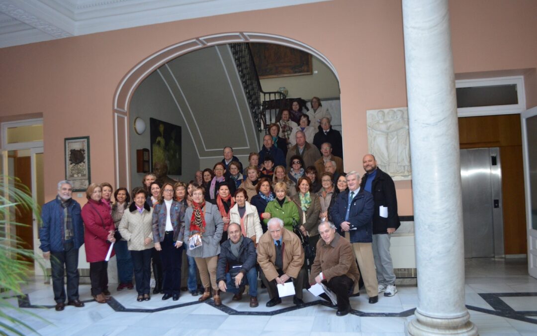 Visita al Ateneo de un grupo de alumnos del taller ‘Conocer Sevilla’, con el monitor Carlos Nogales