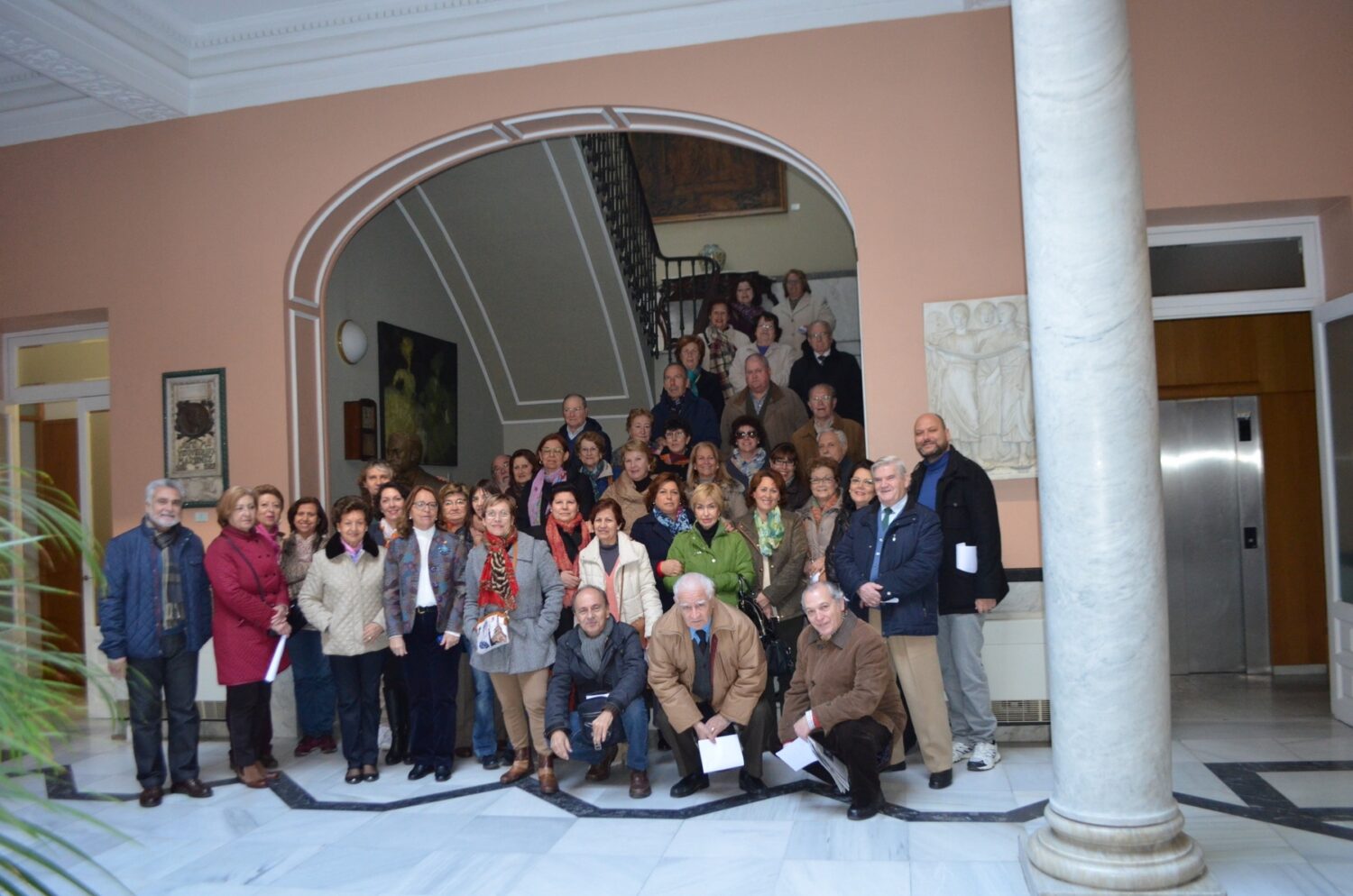 El grupo junto al monitor Carlos Nogales y a las Directivas Paqui Cabrera y Mª Carmen Perales