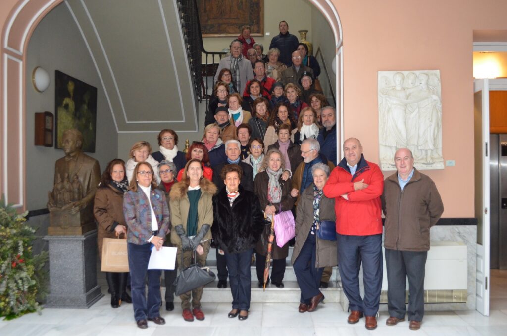 El grupo en el Ateneo durante el transcurso de la visita guiada