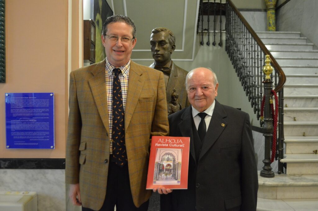 El Profesor Miguel Cruz Giráldez junto a Manuel Gil Barragán antes del acto de presentación de la Revista