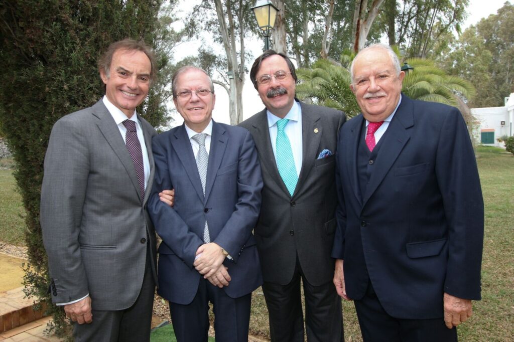 Los Doctores D. Cándido Rivero González, D. Alberto Máximo Pérez Calero, D. Luis Cáceres Márquez y D. Jesús Loscertales Abril