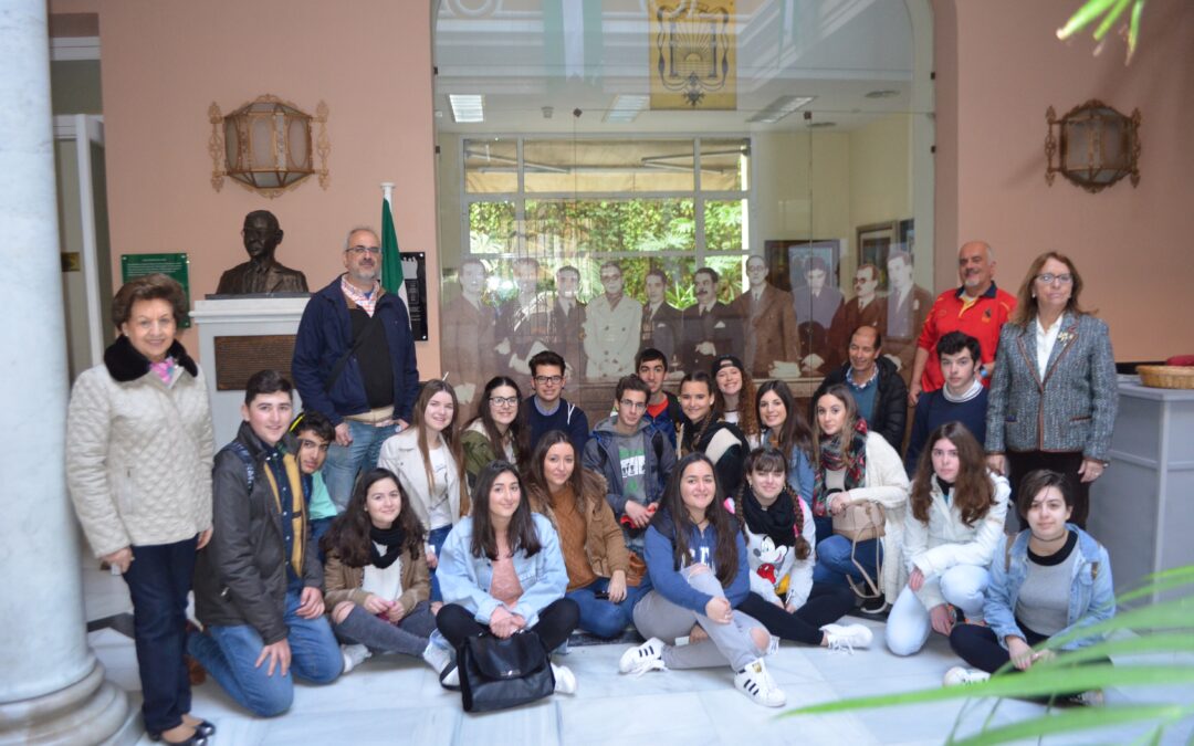 Visita del IES ‘Aníbal González’ de la localidad sevillana de El Pedroso al Ateneo de Sevilla