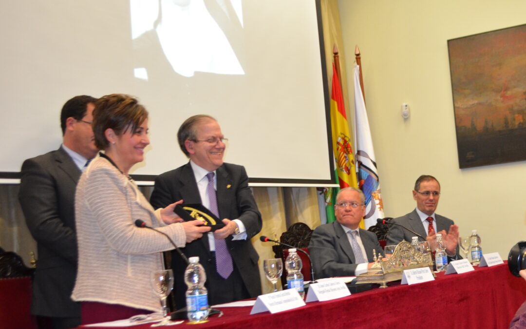 El Ateneo entrega su Medalla de Oro a las Hermanas de la Cruz y donativo para su labor asistencial