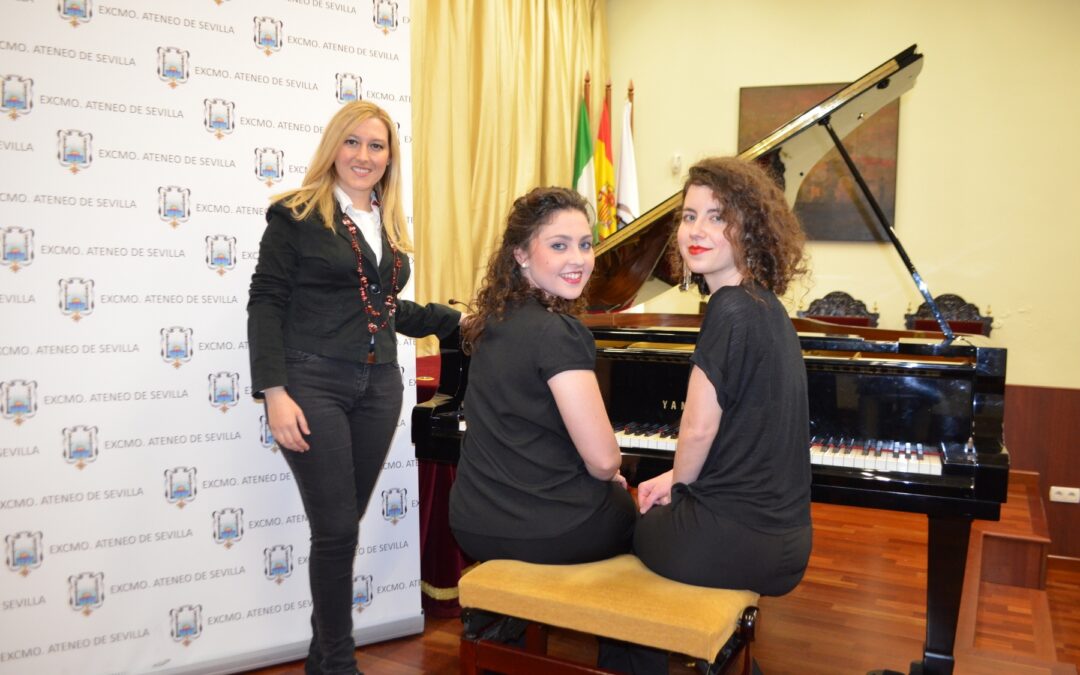 Las jóvenes pianistas Irene García y Salomé Jiménez ofrecieron un concierto en el Ateneo