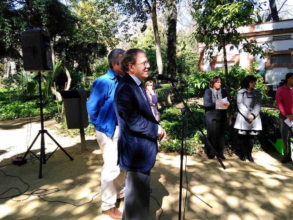 El Dr. Pérez Calero, Presidente del Ateneo, en el acto en el Parque de María Luisa