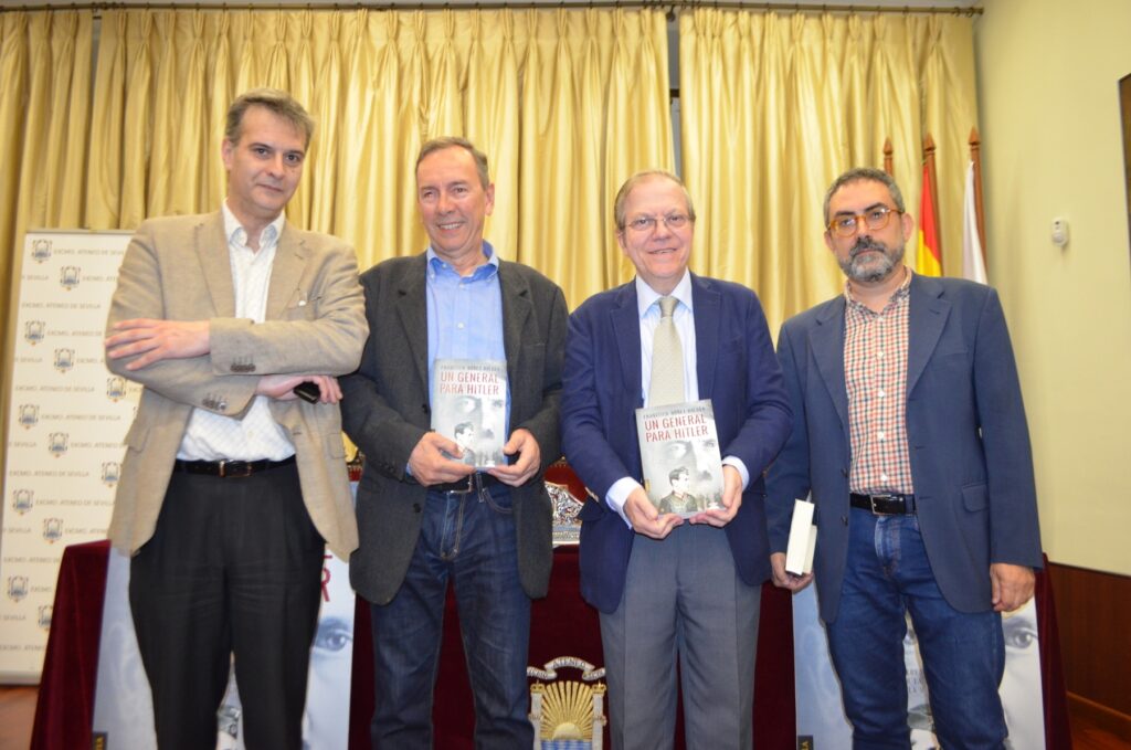 La presentación se celebró en el Salón de Actos