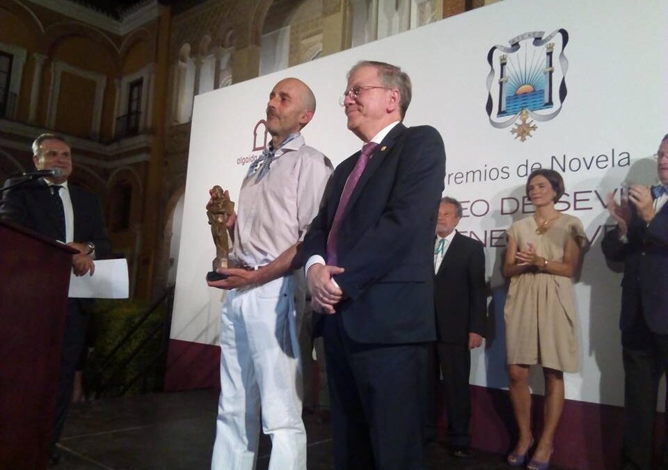 Montero Glez e Inmaculada Aguilera, ganadores del Premio de Novela Ateneo de Sevilla y Ateneo Joven de Sevilla de 2016