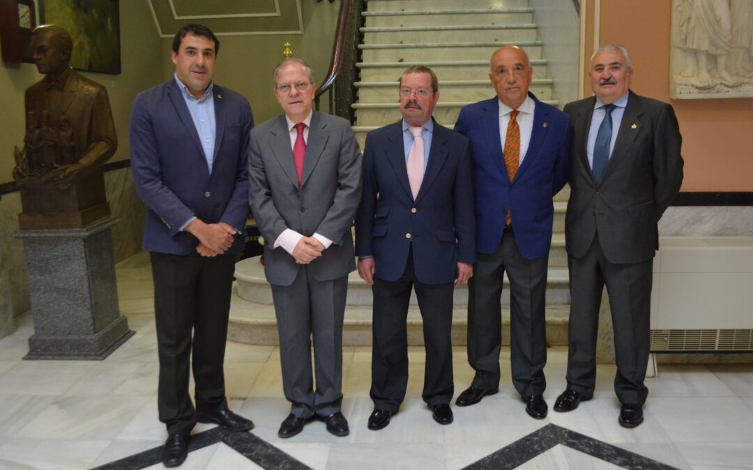 Celebrado el acto de reconocimiento y agradecimiento a D. Manuel Nieto Pérez, Vicepresidente del Consejo General de Hermandades y Cofradías
