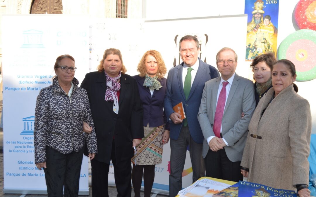 El Presidente del Ateneo de Sevilla, D. Alberto Máximo Pérez Calero, participó junto al Alcalde en la conmemoración del Día de la Infancia