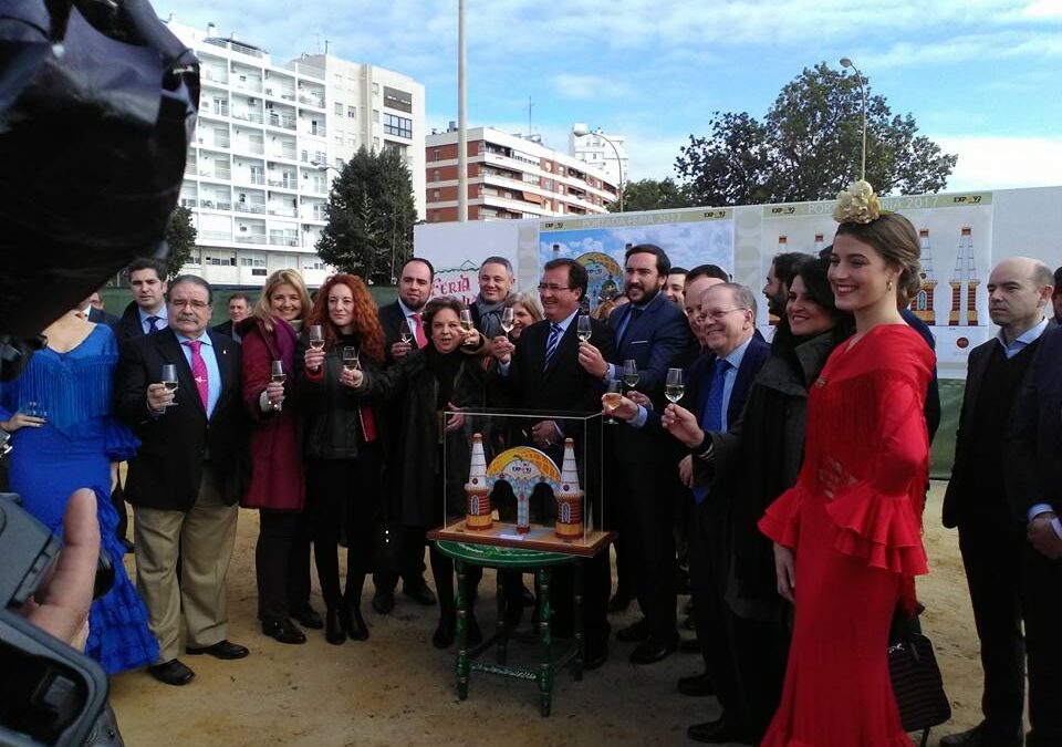 El Dr. Pérez Calero, Presidente del Ateneo, ha participado en la colocación del primer tubo de la portada de Feria