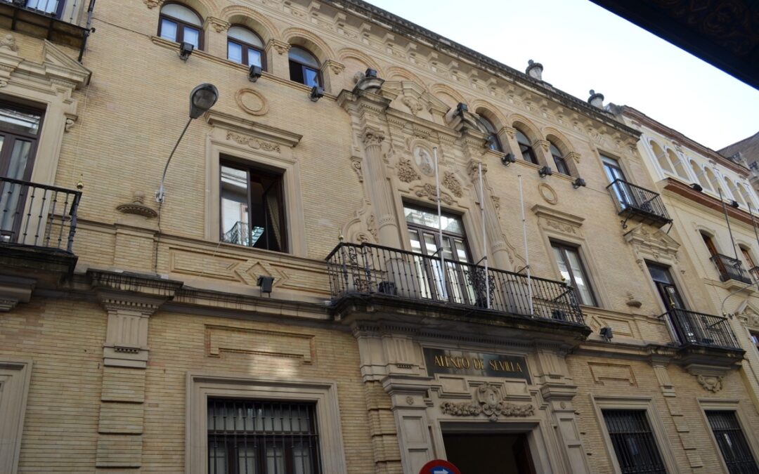 Nueva sesión. Proyección de películas realizadas por alumnos del I.E.S. PINO MONTANO “LA CIUDAD QUE VIVES”. Coordinado y dirigido por el Profesor Fernando Rivero García