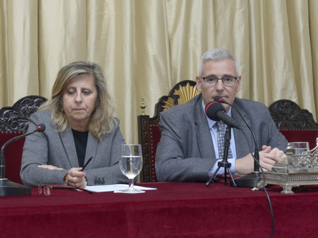 Mª Ángeles Muñoz y José Manuel García-Quílez durante el acto