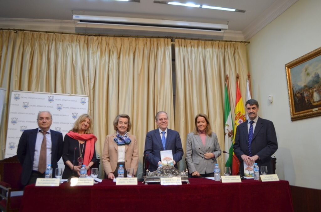 De izquierda a derecha: D. José María Arévalo, Director de Comunicación de Almuzara; Dª Ana María Ruiz-Tagle, abogada y ex diputada; Dª. Cristina Alberdi, Abogada y ex ministra; Dª Viruca Yebra, autora del libro; D. Alberto Máximo Pérez Calero, Presidente