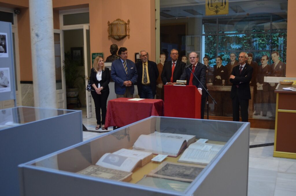 Atenea Melgarejo Vargas (Directiva del Ateneo), Ángel Alberto Núñez Moreno (Tesorero del Ateneo), José Luis González Cáceres (Presidente Noches del Baratillo), Antonio Rivera (Presidente de F5-Creatividad Fotográfica; Alberto Máximo Pérez Calero (Presiden