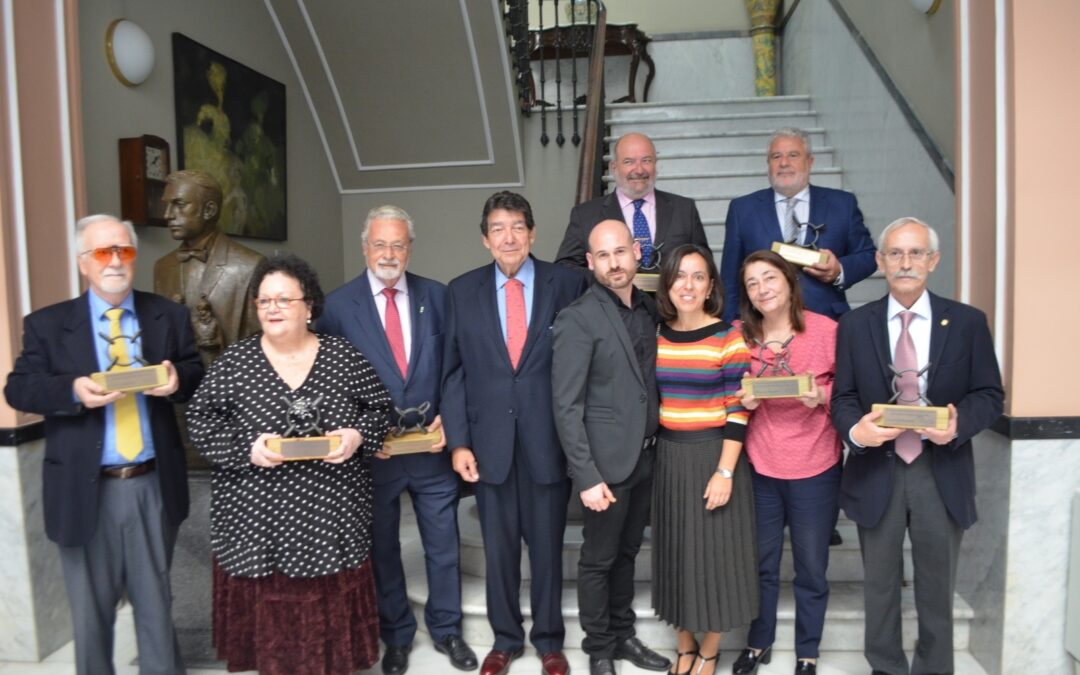 Acto de reconocimiento social y entrega de escultura al Ateneo y otras entidades, del artista FRANK J. PARDO