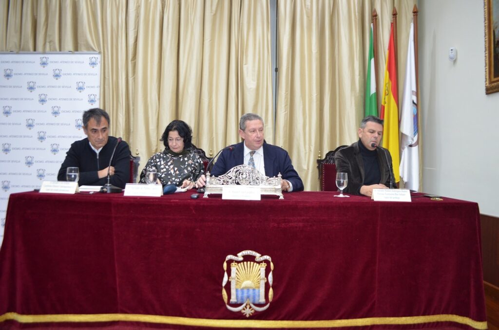Salvador Cruz Artacho, Catedrático de Hª Contemporánea de la Universidad de Jaén; Mercedes de Pablos Candón, Directora del Centro de Estudios Andaluces; Miguel Cruz Giráldez, Adjunto a la Presidencia del Ateneo y Antonio Manuel Rodríguez, Patrono de la Fu