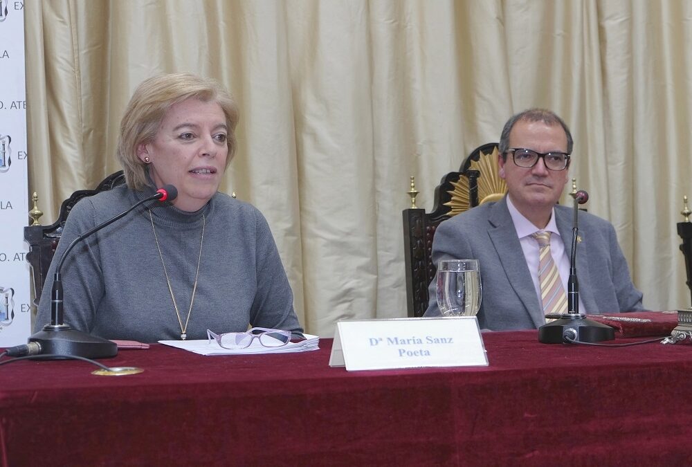 Recital de poesía inédita, a cargo de la escritora y poeta María Sanz, quien fue presentada por José Antonio Ramírez Lozano.