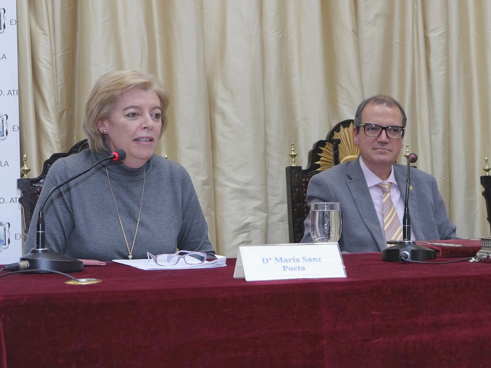 María Sanz junto a José Vallecillo durante el recital poético