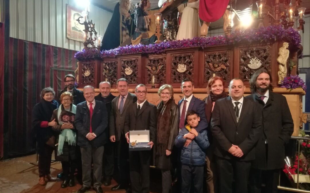 El Presidente del Ateneo y el Alcalde de Sevilla acompañan a la Agrupación Bendición y Esperanza