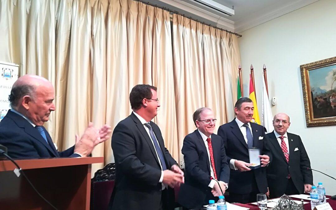 Entrega de la MEDALLA DE ORO DEL ATENEO a la REAL MAESTRANZA DE CABALLERÍA DE SEVILLA