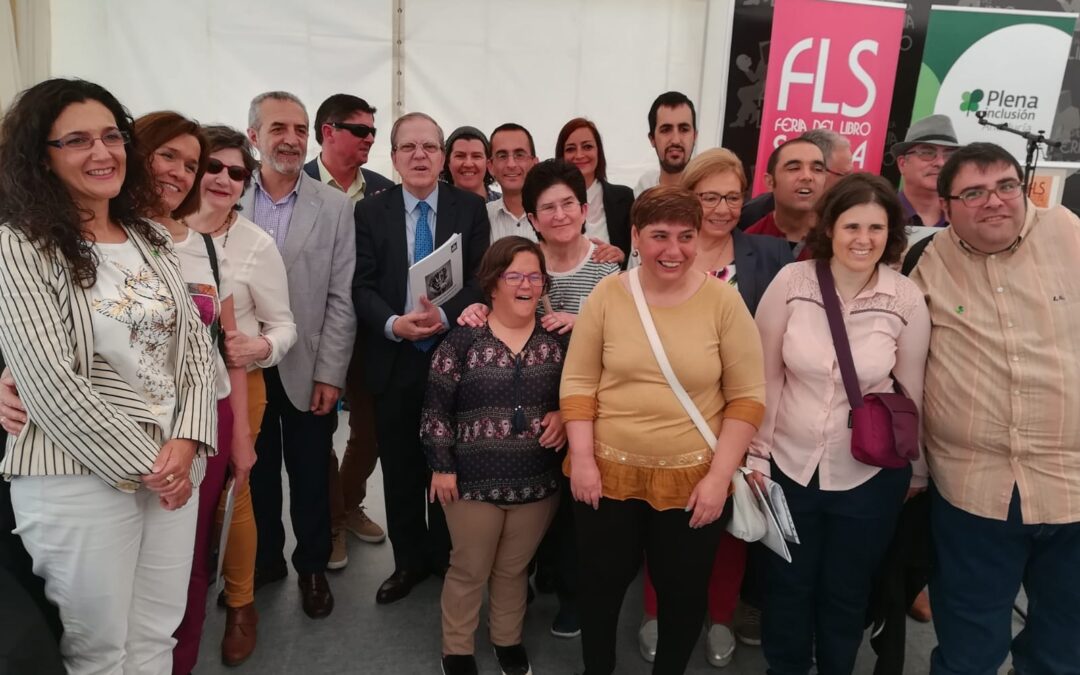 Acto en apoyo de la lectura fácil celebrado en la Feria del Libro de Sevilla