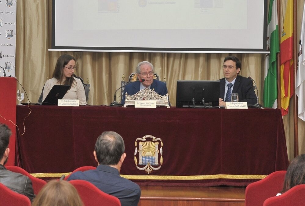 Conferencia APOLOGÍA DE UNA FÍSICA MATEMÁTICA: EL PAPEL DEL ÁLGEBRA EN LA FÍSICA TEÓRICA ACTUAL, que pronunció la Dra. Ana Ros Camacho