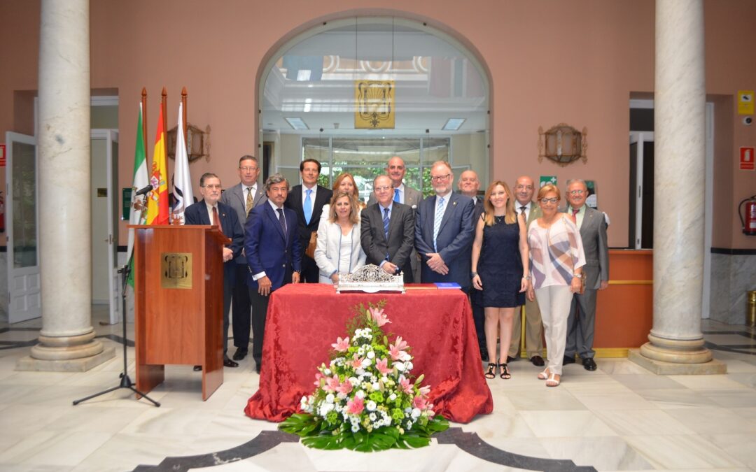 Una representación del Cuerpo Consular de Sevilla visita el Ateneo