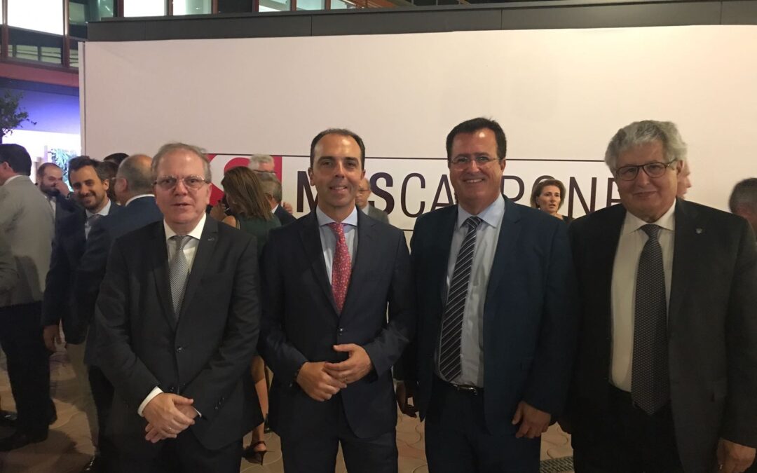 Representación del Ateneo en la inauguración del Centro Comercial Torre Sevilla