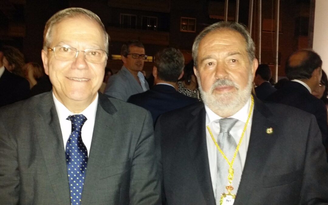 Nuestro Presidente Alberto Máximo Pérez Calero asistió a la toma de posesión del Colegio de Médicos