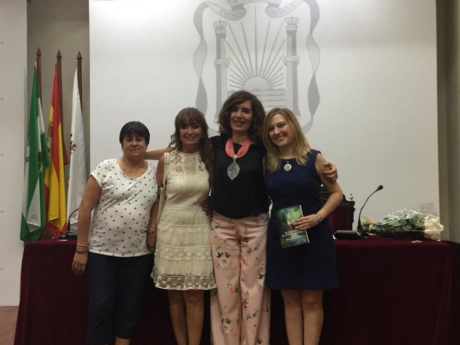 Presentación del libro EL PARAÍSO DE LAS MUJERES PERDIDAS, del que es autora Macarena Alonso Gómez