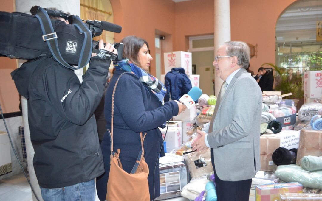 El Ateneo, a través de su Acción Social, entrega más de mil mantas a personas en riesgo de exclusión social. Gracias, Sevilla, por vuestra solidaridad