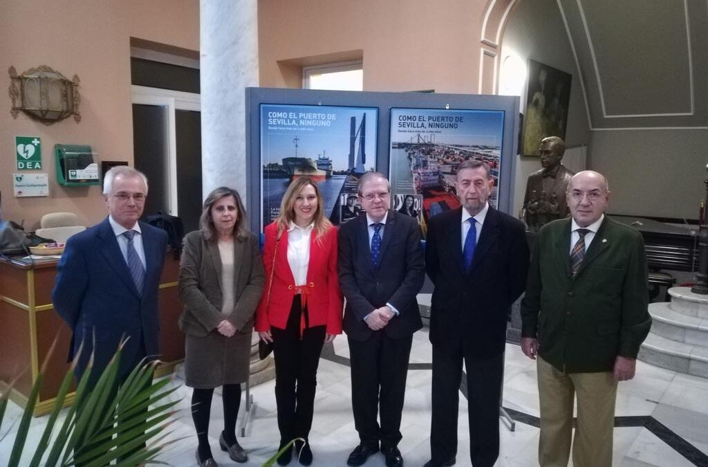 Inaugurada la exposición en el Patio Central de imágenes fotográficas del Puerto de Sevilla