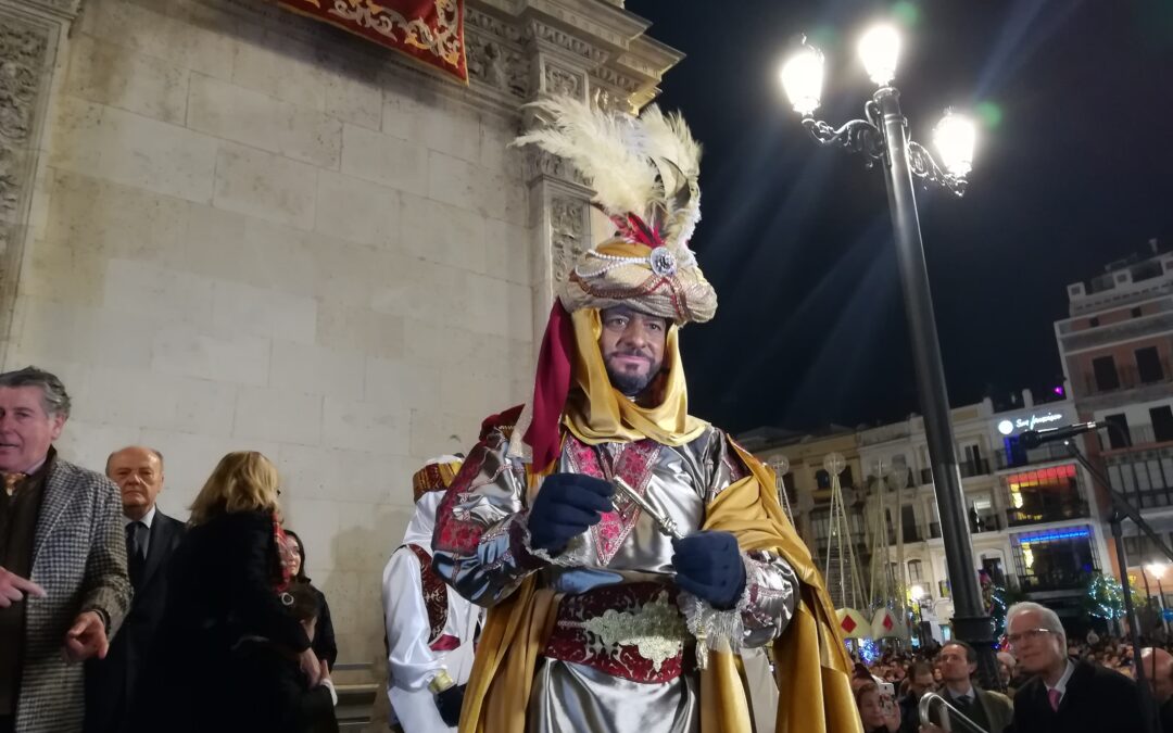 El Heraldo Real, encarnado por Alejandro Cardenete, ya tiene las llaves de Sevilla