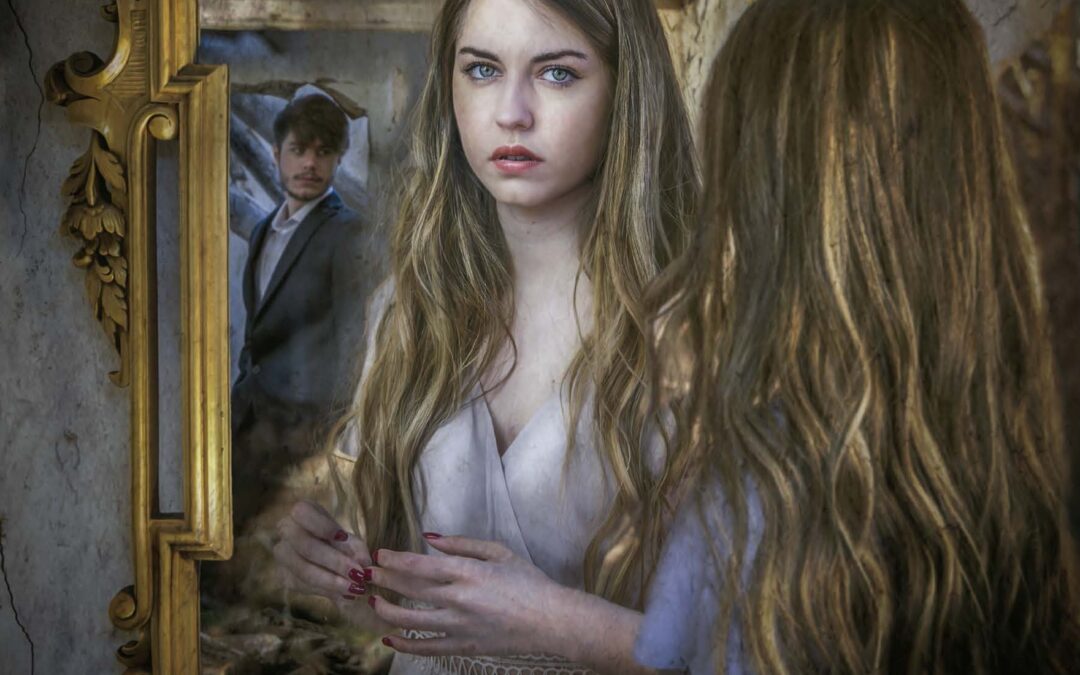 Presentación de la novela EL ROSTRO DORMIDO EN EL ESPEJO de Dª Macarena Alonso